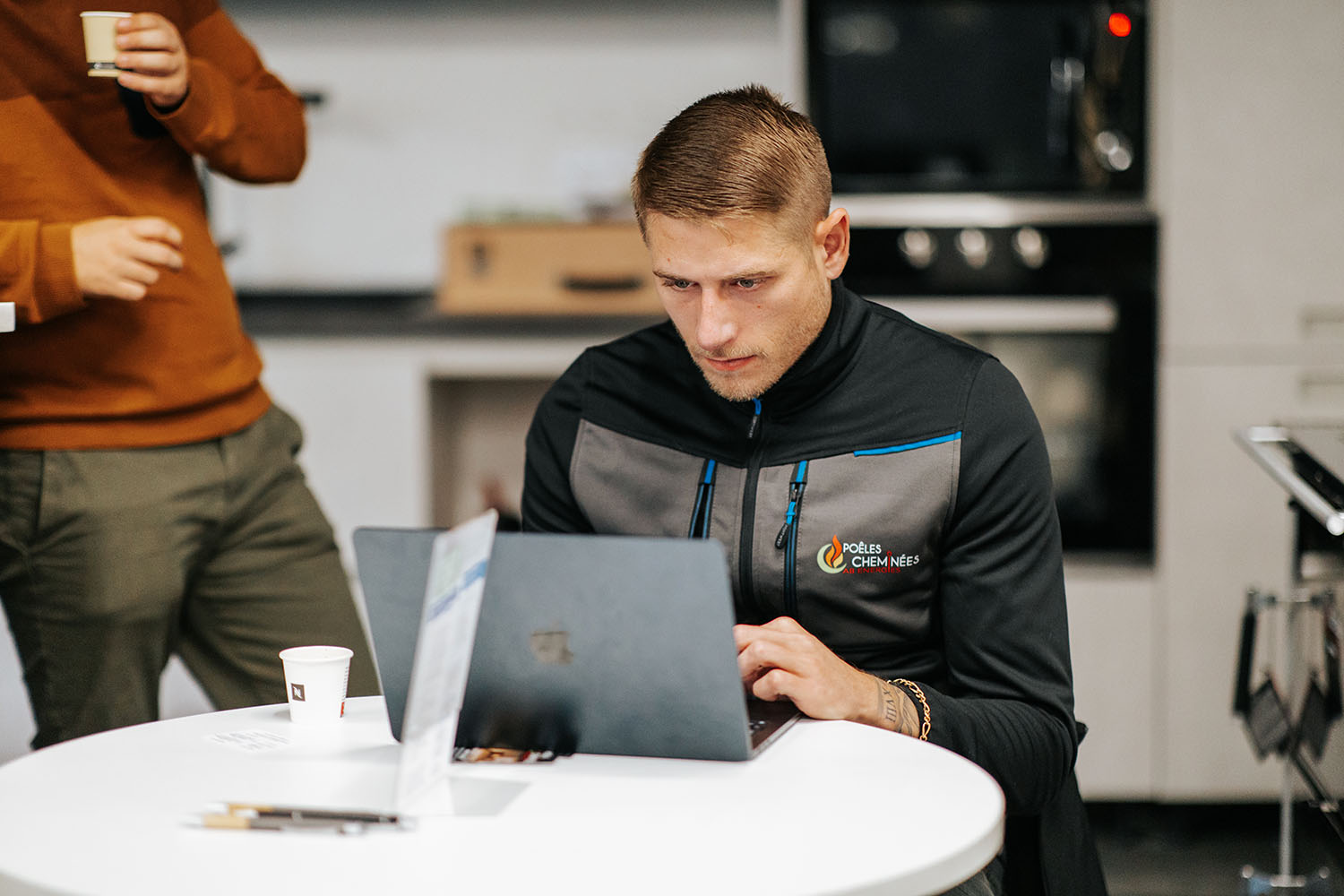 PHOTO D'UN CHAUFFAGISTE DE L'ENTREPRISE AB ÉNERGIES