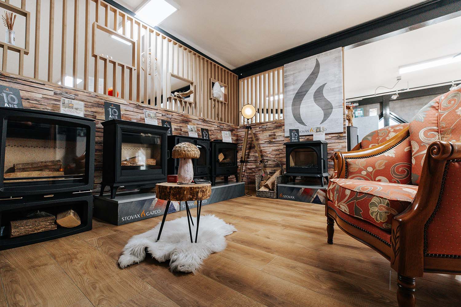 PHOTO DES CHEMINÉES DU SHOWROOM AB ÉNERGIES À LA ROCHE-SUR-FORON