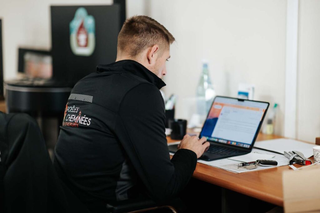 Photo d'un employé de l'entreprise AB ENERGIES à Crozet